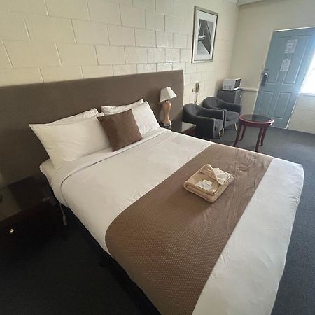Warren Motor Inn Екстериор снимка
